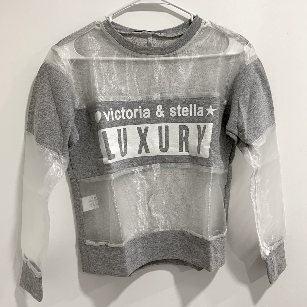 Elegant sweatshirt